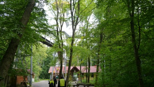 Der Eingang mit Aussichtsturm